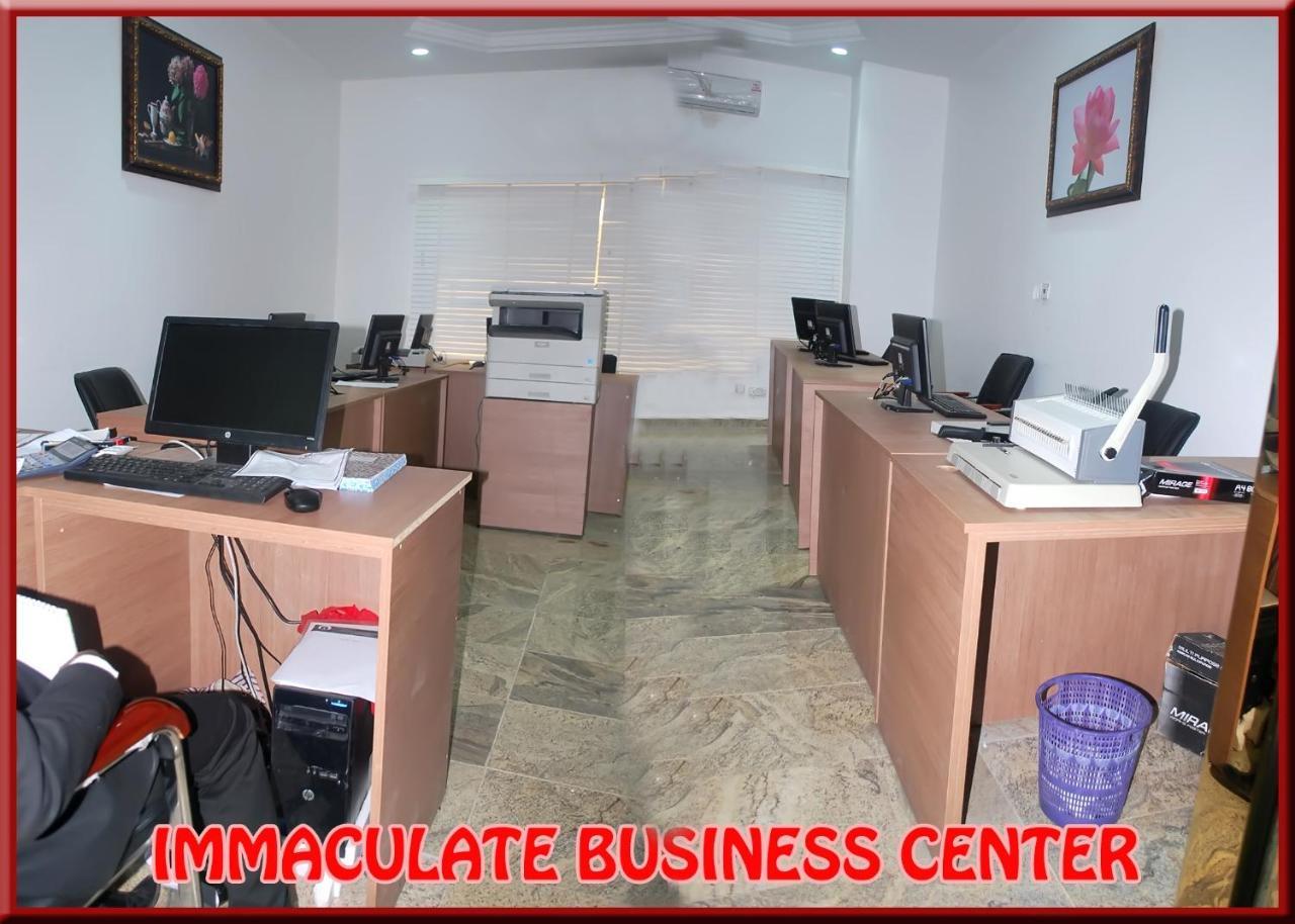 Immaculate Royal Int'L Hotel Owerri Esterno foto