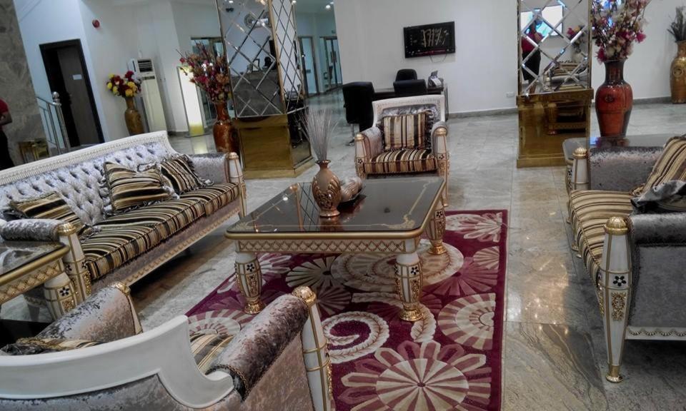 Immaculate Royal Int'L Hotel Owerri Esterno foto