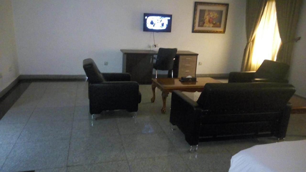 Immaculate Royal Int'L Hotel Owerri Esterno foto