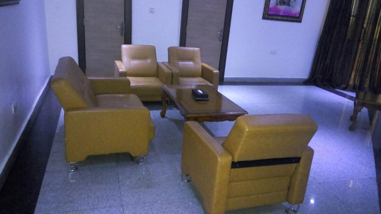 Immaculate Royal Int'L Hotel Owerri Esterno foto