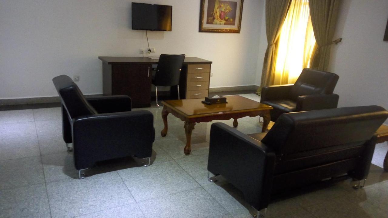 Immaculate Royal Int'L Hotel Owerri Esterno foto
