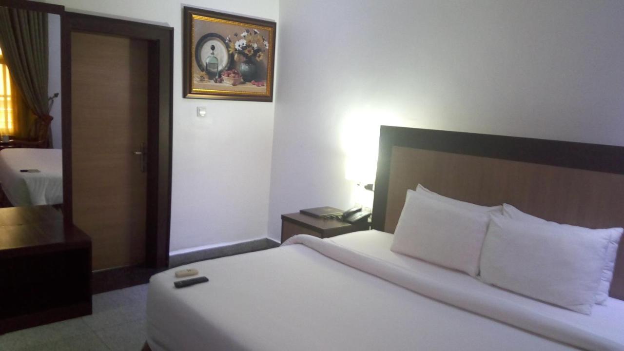 Immaculate Royal Int'L Hotel Owerri Esterno foto
